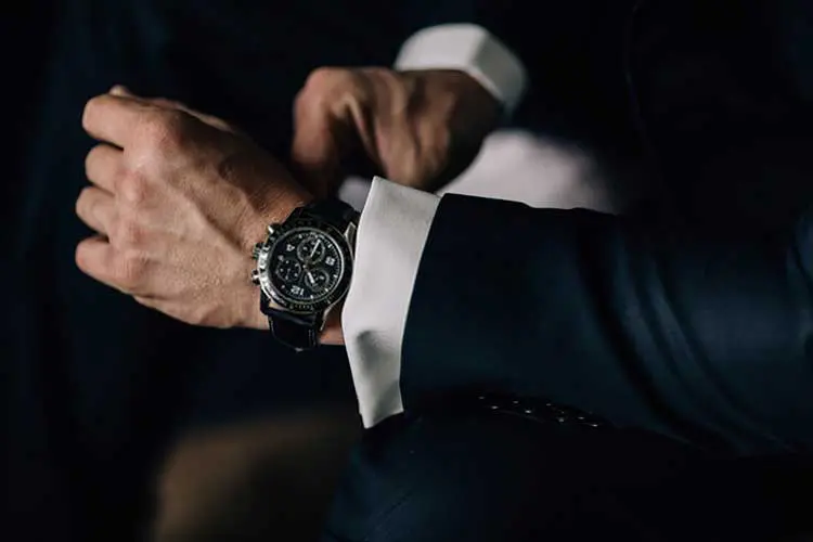 How To Wear A Black Watch