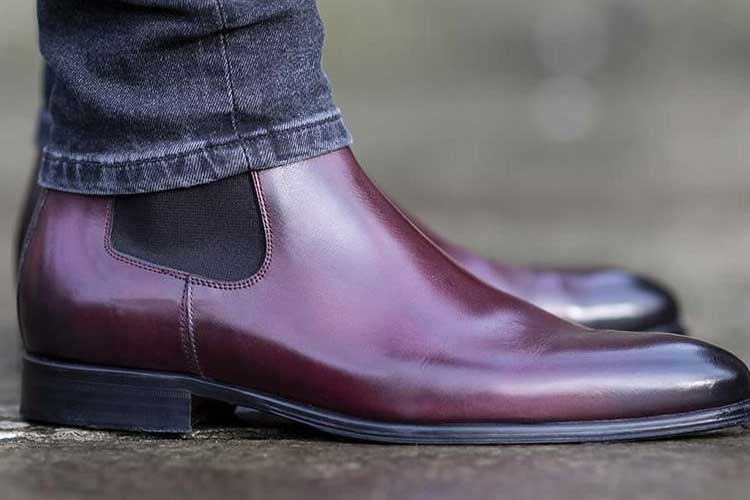 How to Know if You're Wearing the Right Size Chelsea Boot