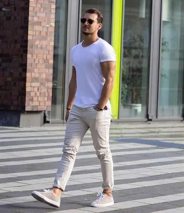 best T-shirt chinos pants combination